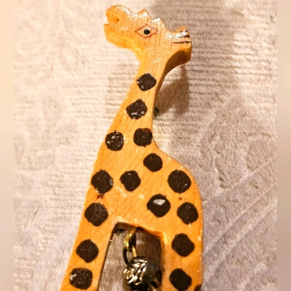 Vtg Handmade Carved Wood African Animal Brooch Pin P1P17 - Picture 7 of 9